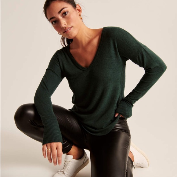 Cozy Long-Sleeve V-Neck Legging Tee - Picture 5 of 5